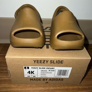 Yeezy Slide size 4K